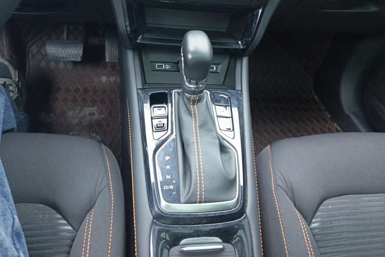 Used Roewe RX3 2021 PRO 1.6L CVT Elite Model Gear Lever