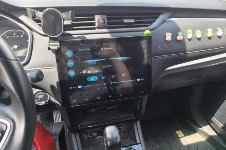 Used Roewe RX3 2021 PRO 1.6L CVT Elite Model Audio And AC Panel