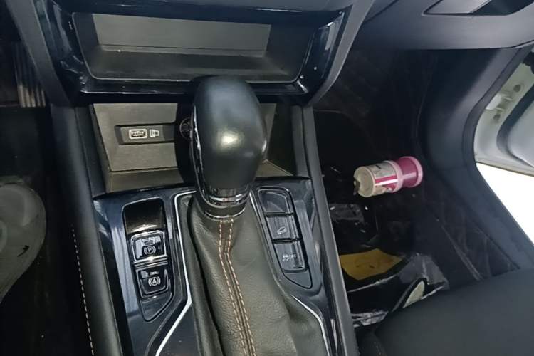 Used Roewe RX3 2021 PRO 1.6L CVT Elite Model Gear Lever