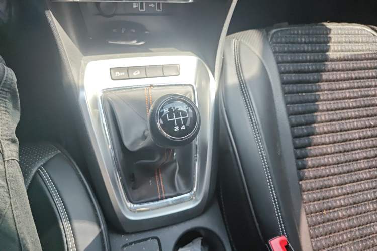 Used Roewe RX3 2021 PRO 1.6L Manual Flagship Model Gear Lever