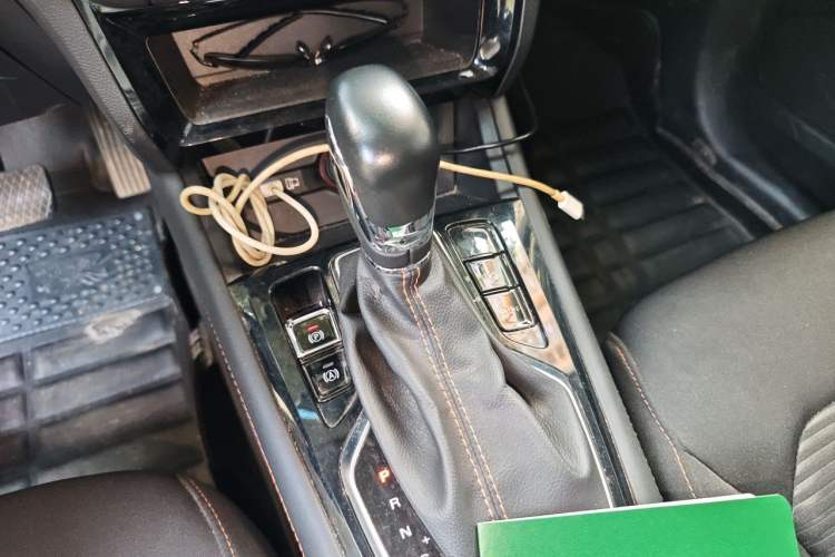 Used Roewe RX3 2021 PRO 1.6L CVT Elite Model Gear Lever