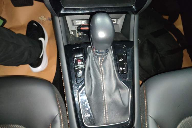 Used Roewe RX3 2021 PRO 1.6L CVT Flagship Model Gear Lever