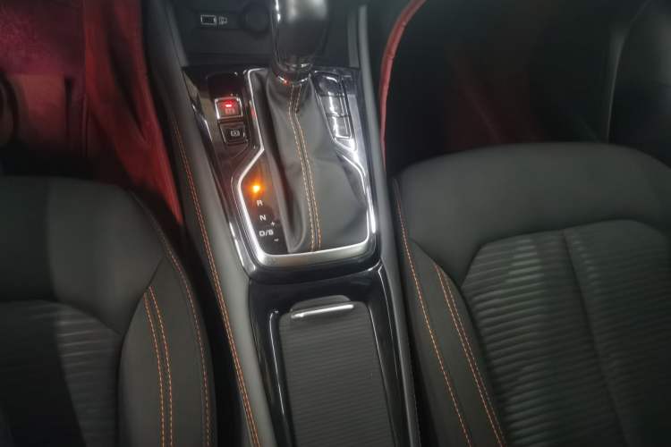Used Roewe RX3 2021 PRO 1.6L CVT Elite Model Gear Lever