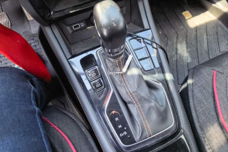 Used Roewe RX3 2021 PRO 1.6L CVT Elite Model Gear Lever