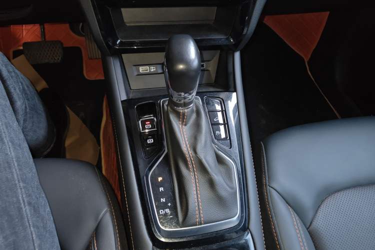 Used Roewe RX3 2021 PRO 1.6L CVT Flagship Model Gear Lever