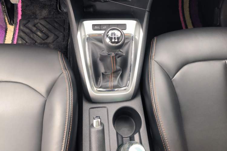 Used Roewe RX3 2021 PRO 1.6L Manual Flagship Model Gear Lever
