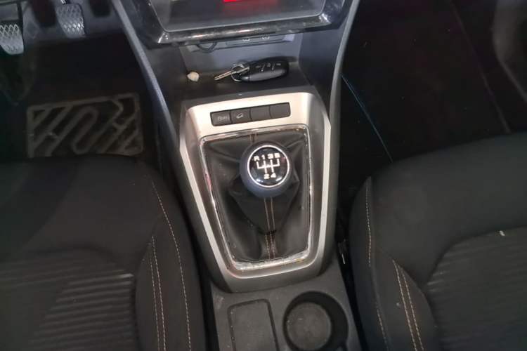 Used Roewe RX3 2021 PRO 1.6L Manual Flagship Model Gear Lever