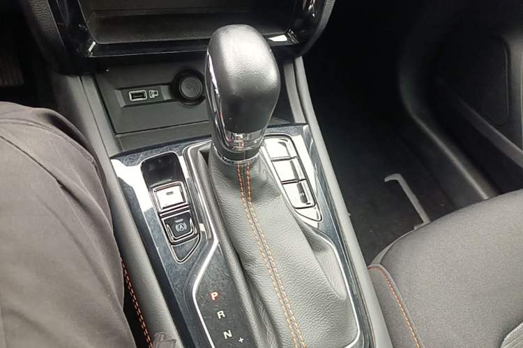 Used Roewe RX3 2021 PRO 1.6L CVT Elite Model Gear Lever