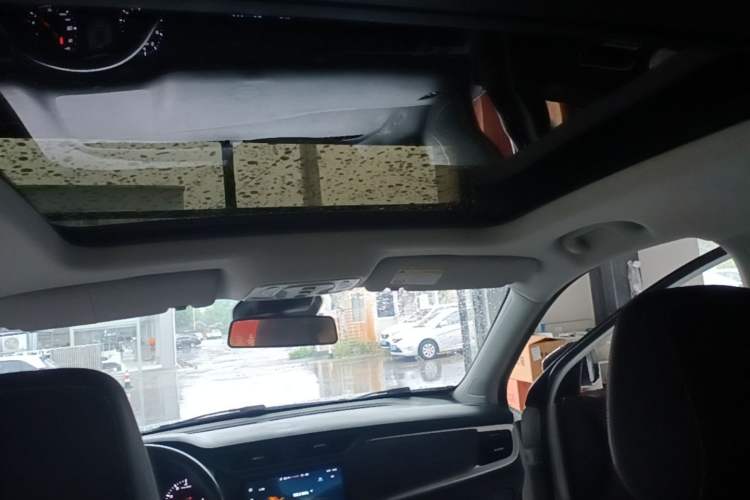 Used Roewe RX3 2021 PRO 1.6L CVT Elite Model Headliner