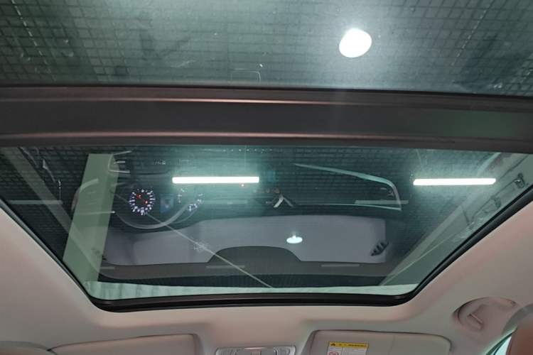 Used Roewe RX3 2021 PRO 1.6L CVT Elite Model Headliner