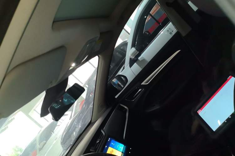 Used Roewe RX3 2021 PRO 1.6L CVT Elite Model Headliner