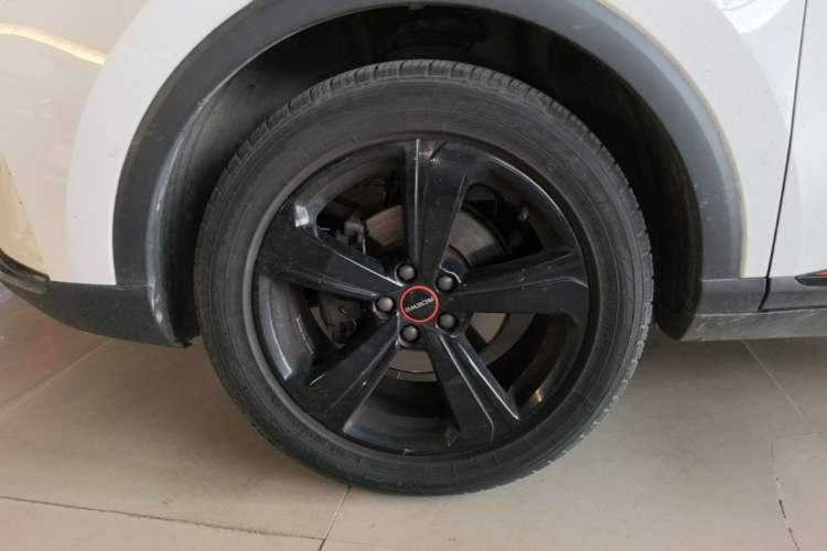 Used Roewe RX3 2021 PRO 1.6L Manual Flagship Model Left Front Wheel Hub