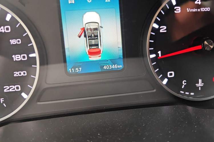Used Roewe RX3 2021 PRO 1.6L Manual Flagship Model Odometer Close Up