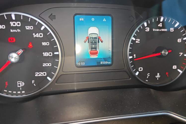 Used Roewe RX3 2021 PRO 1.6L Manual Flagship Model Odometer Close Up