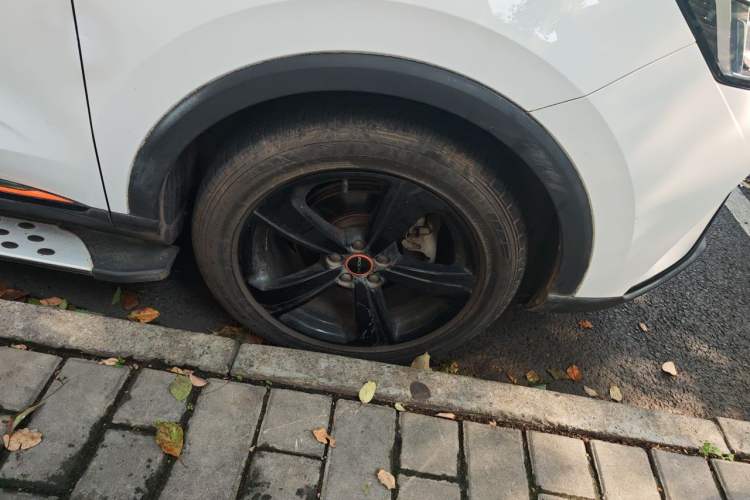 Used Roewe RX3 2021 PRO 1.6L CVT Elite Model Right Front Wheel Hub