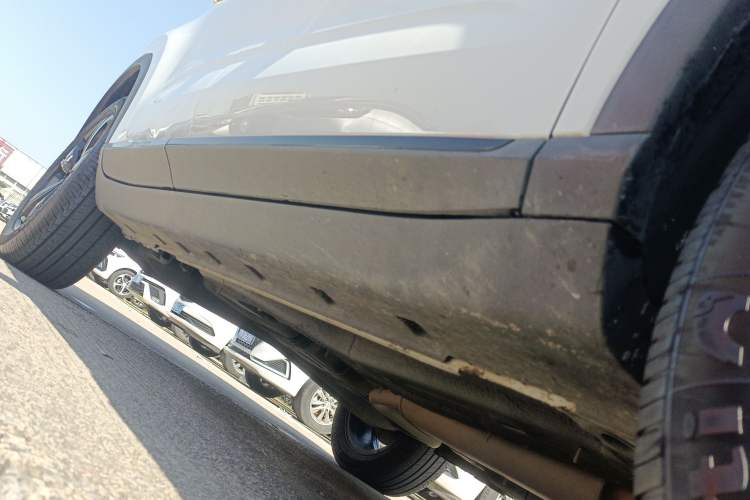 Used Roewe RX3 2021 PRO 1.6L CVT Elite Model Right Side Sill