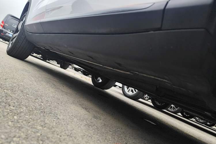 Used Roewe RX3 2021 PRO 1.6L CVT Elite Model Right Side Sill