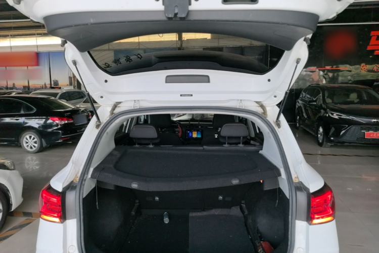 Used Roewe RX3 2021 PRO 1.6L Manual Flagship Model Trunk