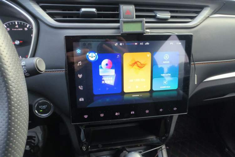 Used Roewe RX3 2021 PRO 1.6L CVT Elite Model Audio And AC Panel