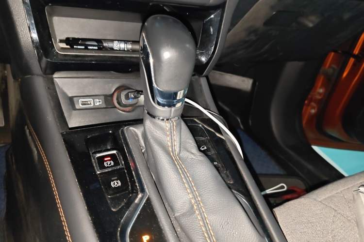 Used Roewe RX3 2021 PRO 1.6L CVT Elite Model Gear Lever