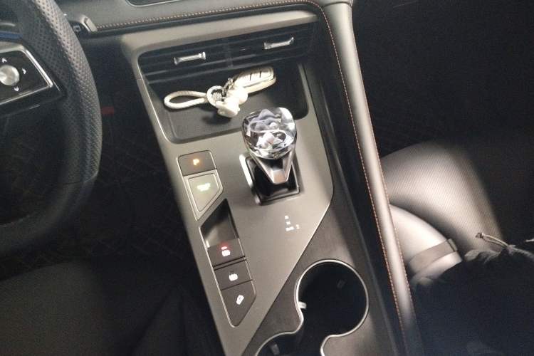 Used Roewe RX5 2023 1.5T Luxury Sliding-Screen Version Gear Lever