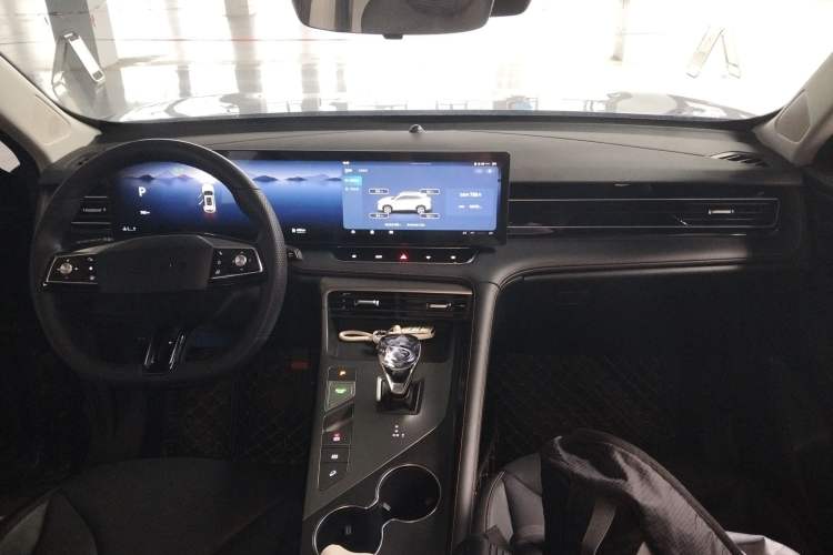 Used Roewe RX5 2023 1.5T Luxury Sliding-Screen Version Interior 2