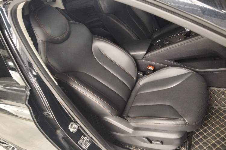 Used Roewe RX5 2023 1.5T Luxury Sliding-Screen Version Right Front Seat