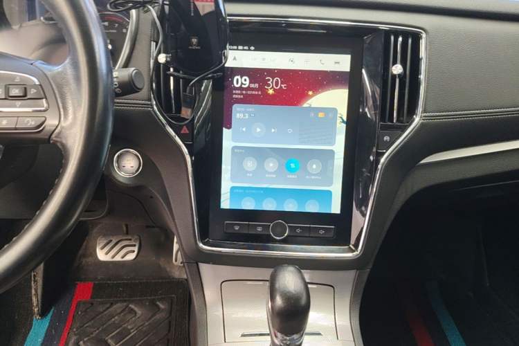 Used Roewe RX5 2016 30T Two-Wheel Drive Automatic Internet Smart Edition Audio And AC Panel