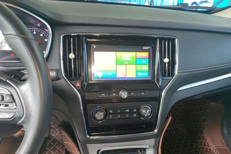 Used Roewe RX5 2016 20T Two-Wheel Drive Manual Flagship Edition Audio And AC Panel