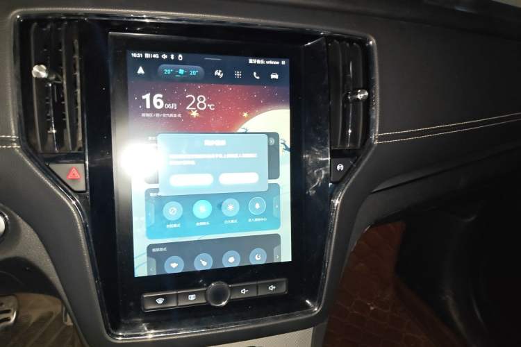 Used Roewe RX5 2016 30T Two-Wheel Drive Automatic Internet Smart Edition Audio And AC Panel