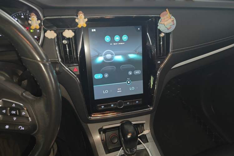 Used Roewe RX5 2016 20T Two-Wheel Drive Automatic Internet Smart Edition Audio And AC Panel