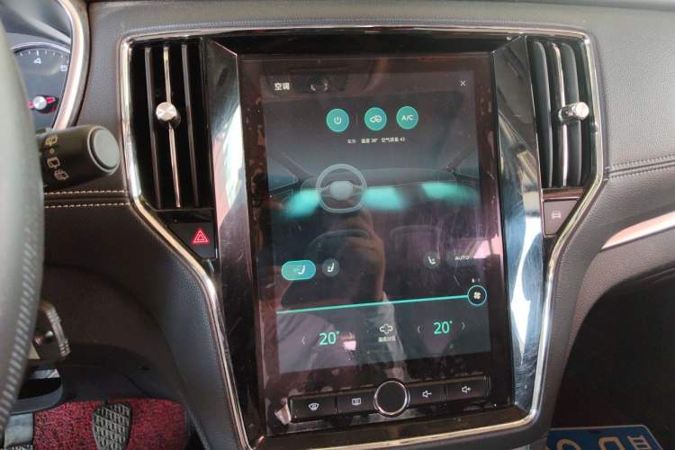 Used Roewe RX5 2016 20T Two-Wheel Drive Manual Transmission Internet Smart Edition Audio And AC Panel