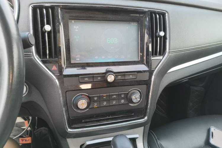 Used Roewe RX5 2016 20T Two-Wheel Drive Automatic Flagship Edition Audio And AC Panel