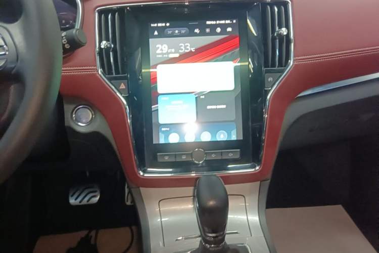 Used Roewe RX5 2016 30T Four-Wheel Drive Automatic Internet Smart Luxury Edition Audio And AC Panel