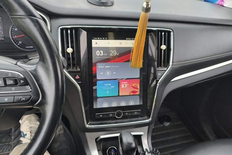 Used Roewe RX5 2016 20T Two-Wheel Drive Automatic Internet Smart Edition Audio And AC Panel