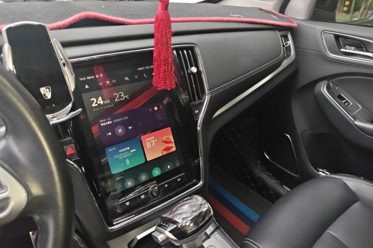 Used Roewe RX5 2016 20T Two-Wheel Drive Automatic Internet Smart Edition Audio And AC Panel