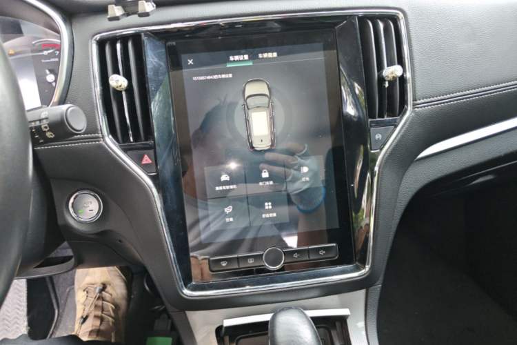 Used Roewe RX5 2016 30T Two-Wheel Drive Automatic Internet Smart Edition Audio And AC Panel