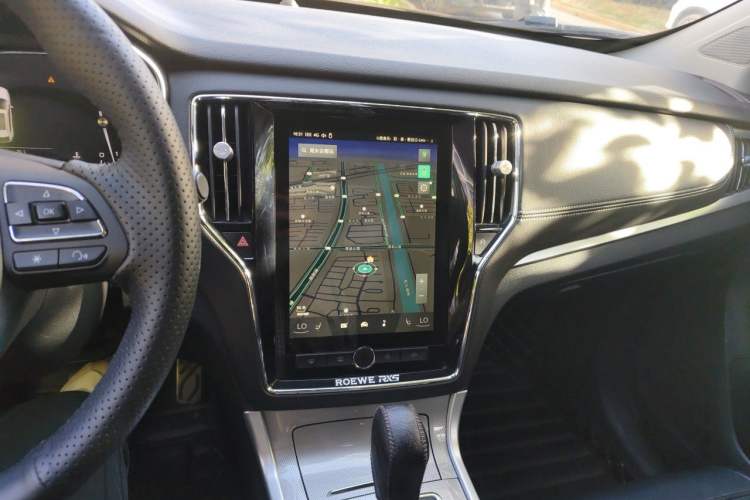 Used Roewe RX5 2016 30T Two-Wheel Drive Automatic Internet Smart Edition Audio And AC Panel