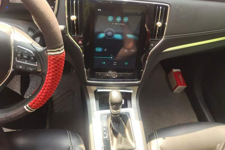 Used Roewe RX5 2016 20T Two-Wheel Drive Automatic Internet Smart Edition Audio And AC Panel