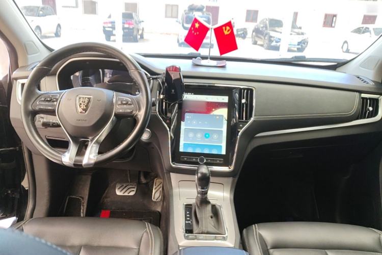 Used Roewe RX5 2016 30T Two-Wheel Drive Automatic Internet Smart Edition Center Console