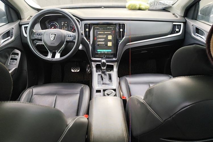 Used Roewe RX5 2016 20T Two-Wheel Drive Automatic Internet Smart Edition Center Console