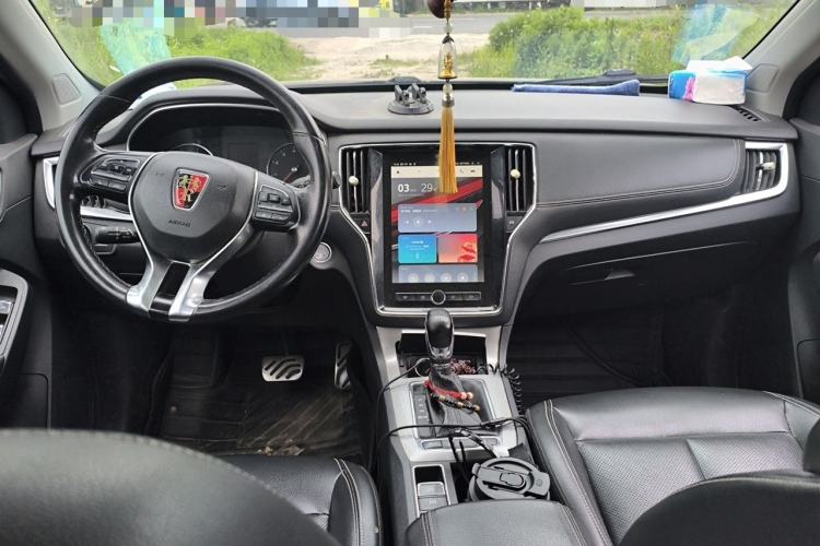 Used Roewe RX5 2016 20T Two-Wheel Drive Automatic Internet Smart Edition Center Console
