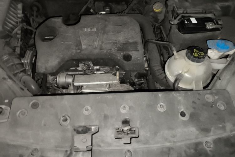 Used Roewe RX5 2016 20T Two-Wheel Drive Automatic Flagship Edition Engine Bay