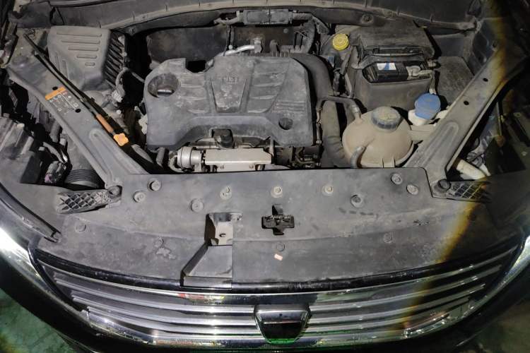 Used Roewe RX5 2016 20T Two-Wheel Drive Automatic Internet Smart Edition Engine Bay