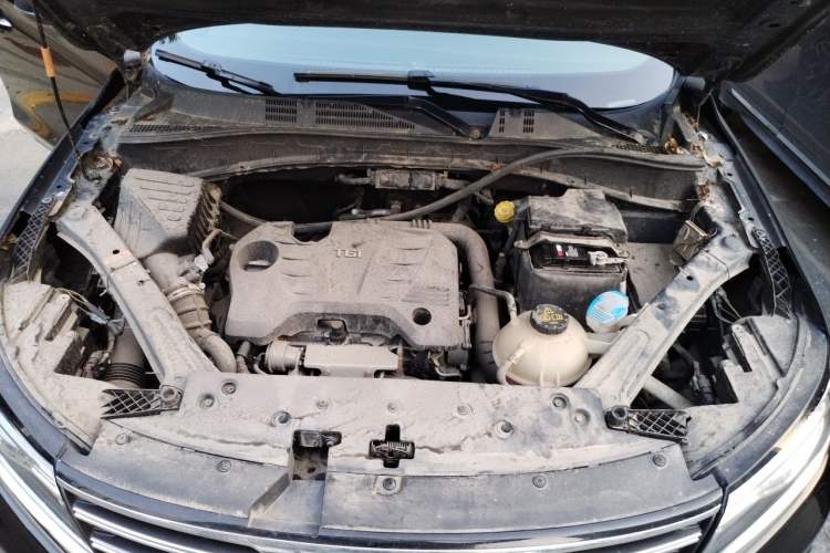 Used Roewe RX5 2016 20T Two-Wheel Drive Automatic Internet Smart Edition Engine Bay