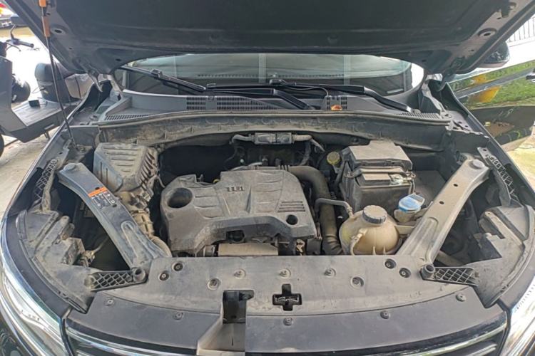 Used Roewe RX5 2016 20T Two-Wheel Drive Manual Flagship Edition Engine Bay