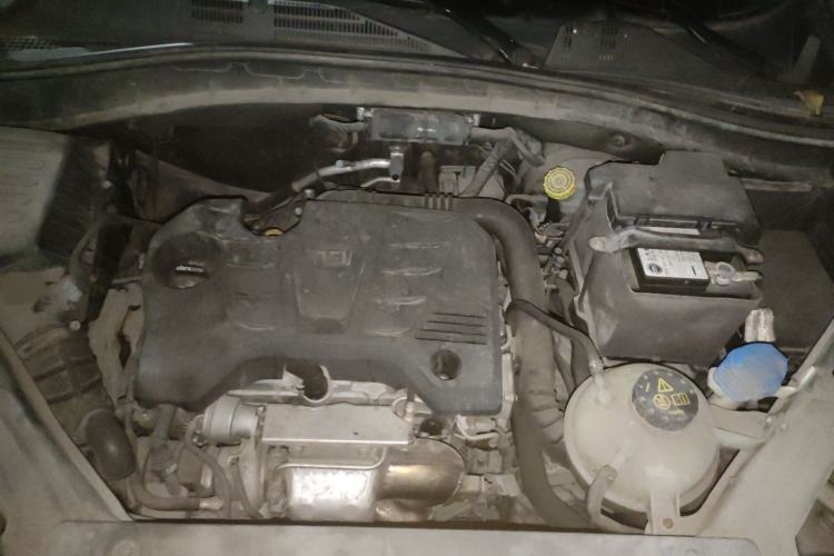 Used Roewe RX5 2016 20T Two-Wheel Drive Automatic Internet Smart Edition Engine Bay