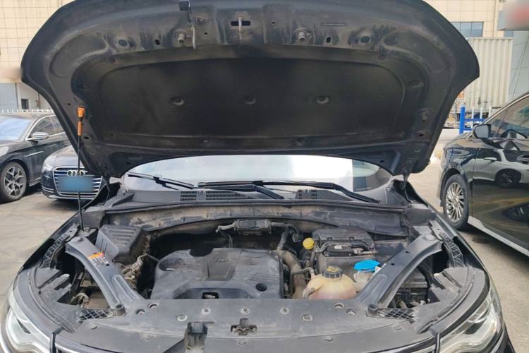 Used Roewe RX5 2016 20T Two-Wheel Drive Automatic Internet Smart Edition Engine Bay