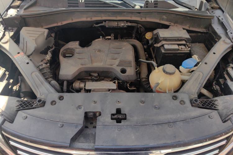 Used Roewe RX5 2016 20T Two-Wheel Drive Automatic Internet Smart Edition Engine Bay