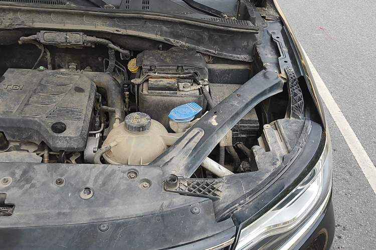 Used Roewe RX5 2016 20T Two-Wheel Drive Automatic Flagship Edition Engine Bay Left